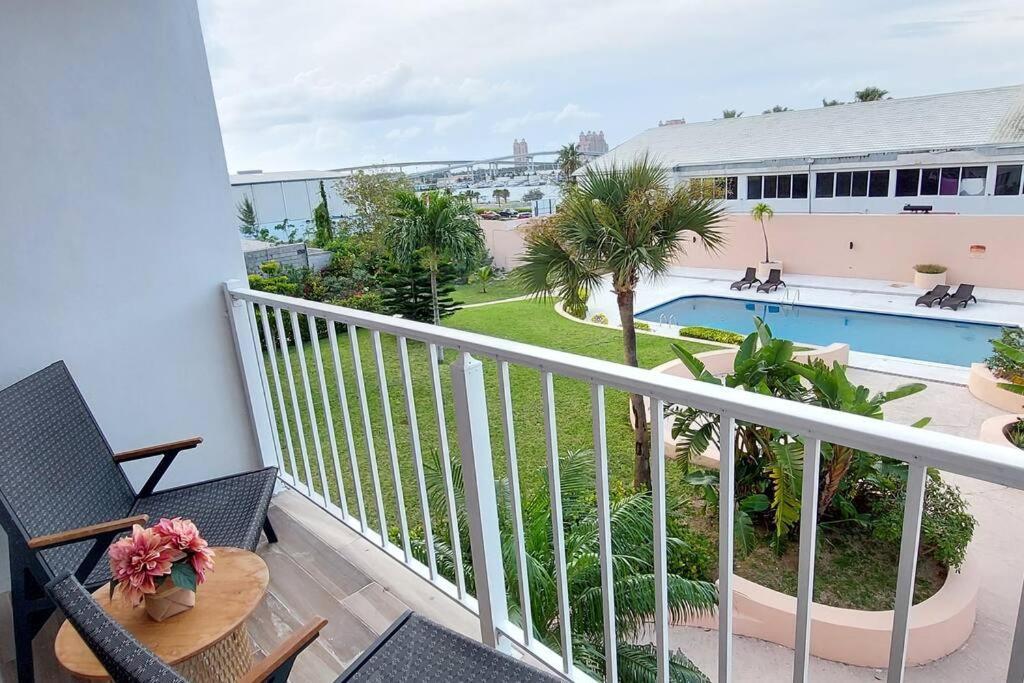 Nassau Harbour Cozy 2 Bedroom Condo Екстер'єр фото
