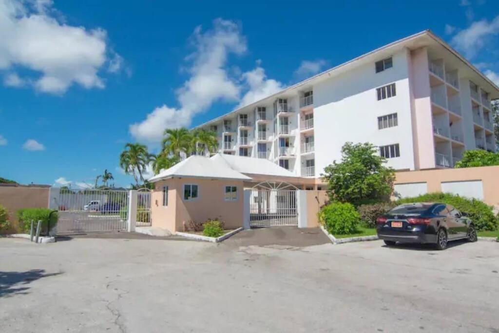 Nassau Harbour Cozy 2 Bedroom Condo Екстер'єр фото