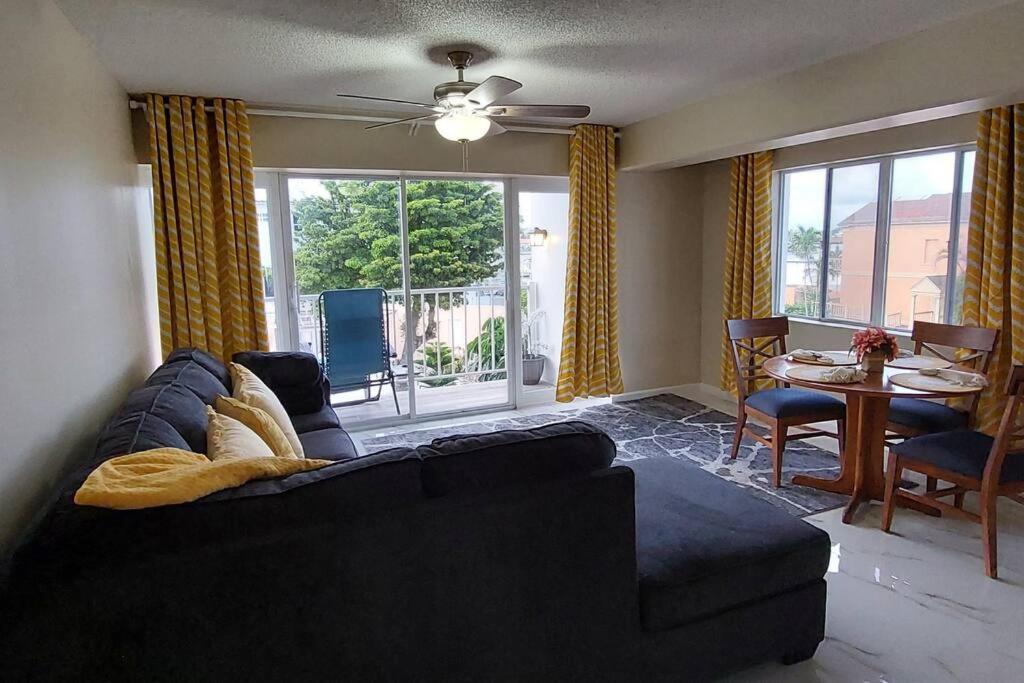 Nassau Harbour Cozy 2 Bedroom Condo Екстер'єр фото